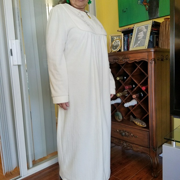 Intimate Essentials Intimates & Sleepwear Intimate Essentials Robe